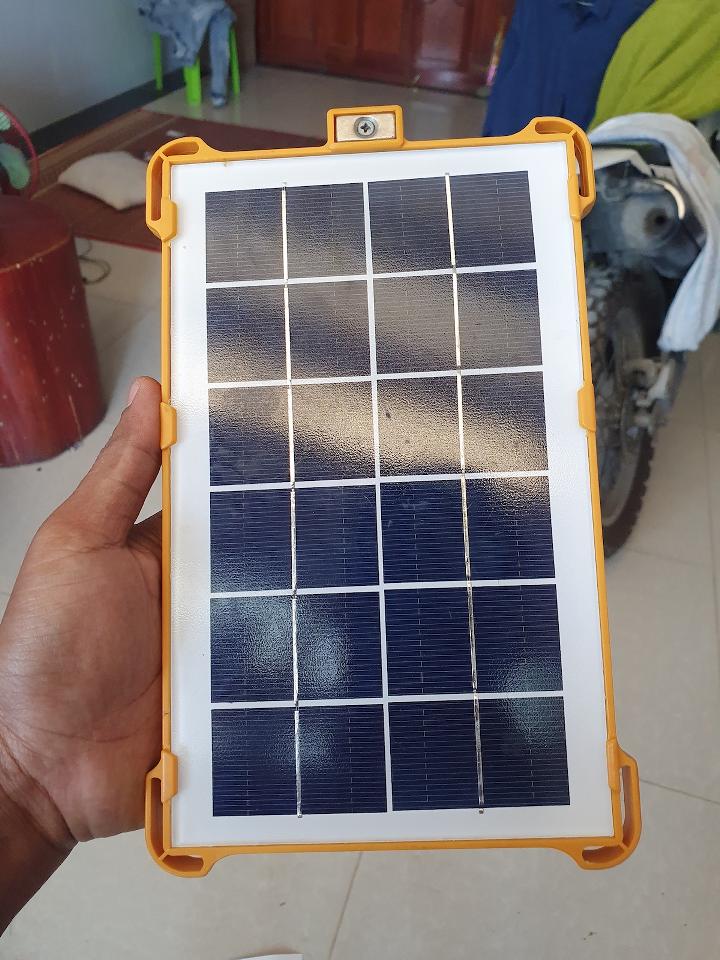 Solar Powerbank សាកពន្លឺព្រះអាទិត្យ ភ្លឺល្អ